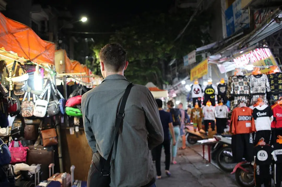 Dong Xuan market, the unique wholesale market of Hanoi? 15 Dong Xuan Market- On foot