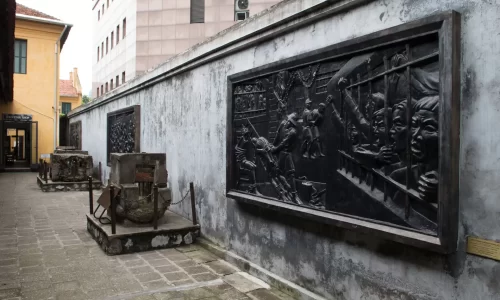 Artwork and belonging- Hoa Lo prison