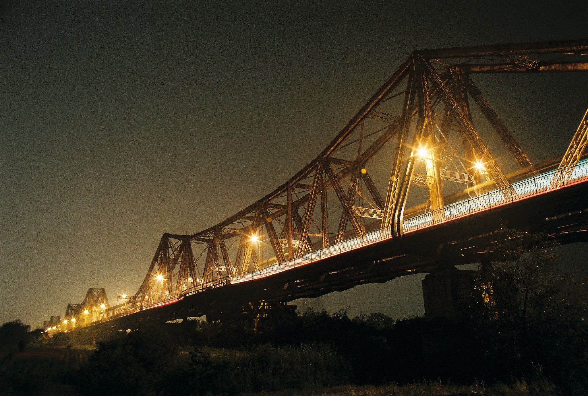 Long Bien Bridge- source/Phan-Hữu-Lập-flickr