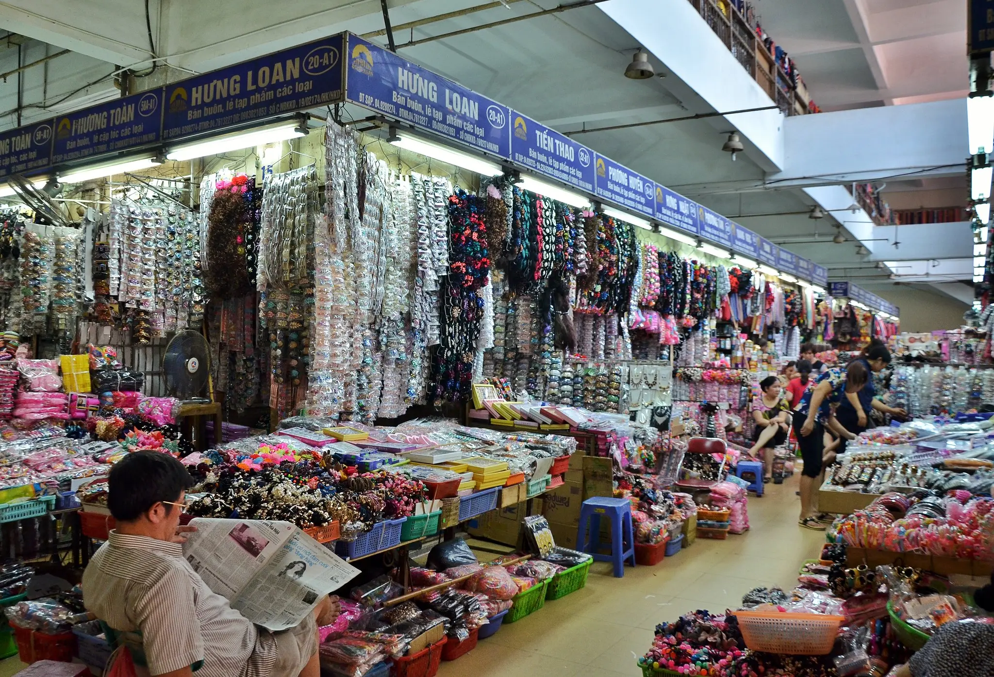Dong Xuan market, the unique wholesale market of Hanoi? 13 Dong Xuan market- source/lonel-flickr