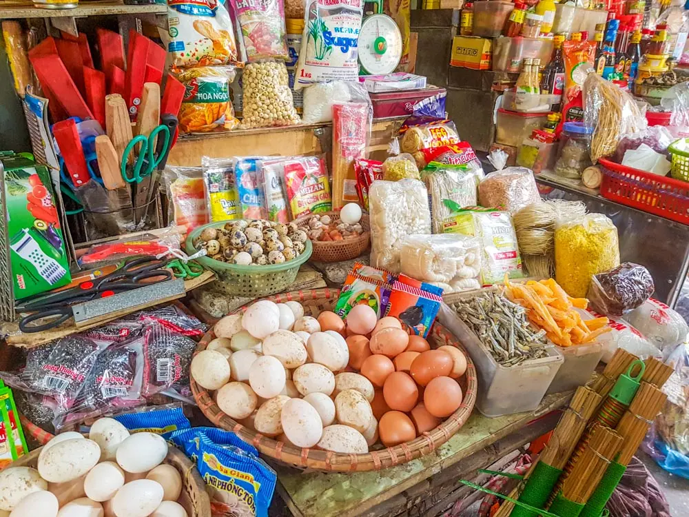 Chau Long market Hanoi 