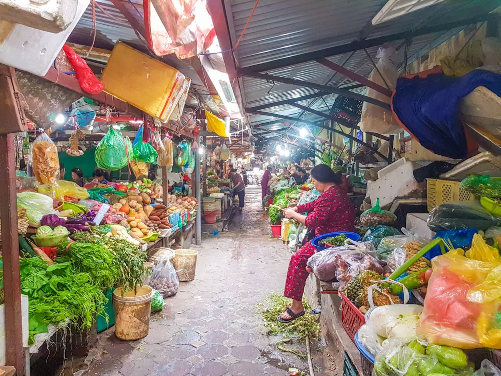 Food merchants in the market 