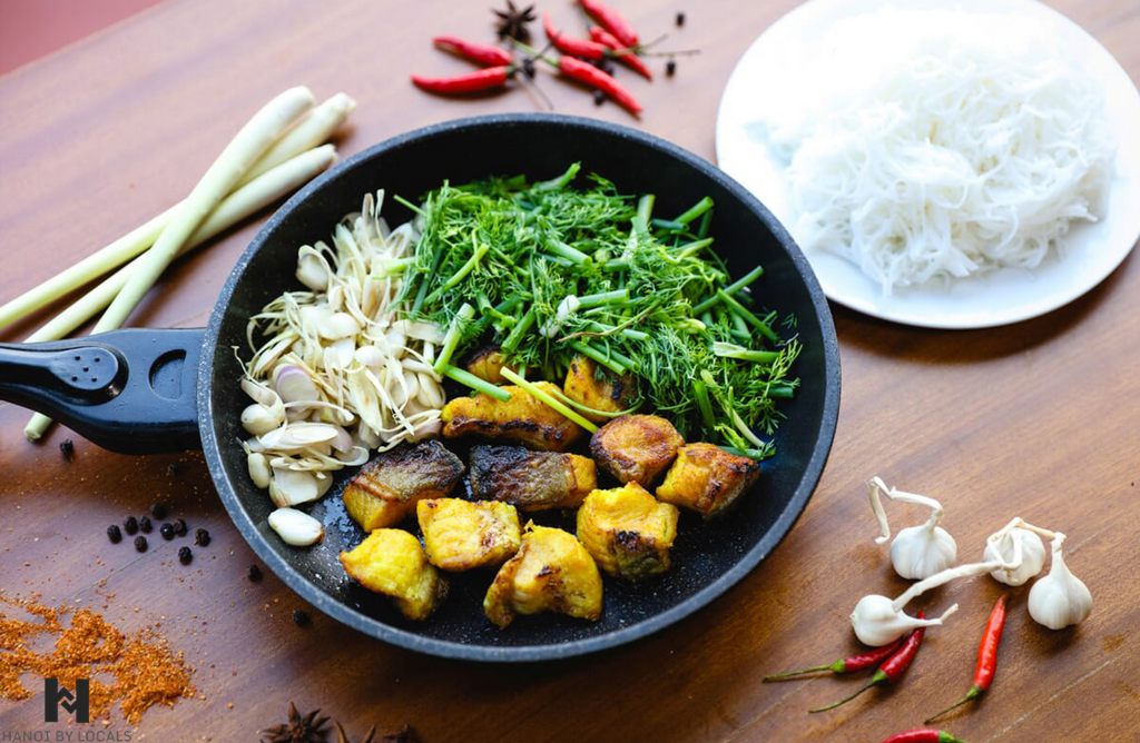 Sand worm omelet: A challenging delicacy in Hanoi