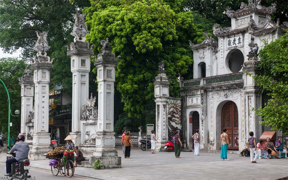 Quan Thanh temple in Hanoi 