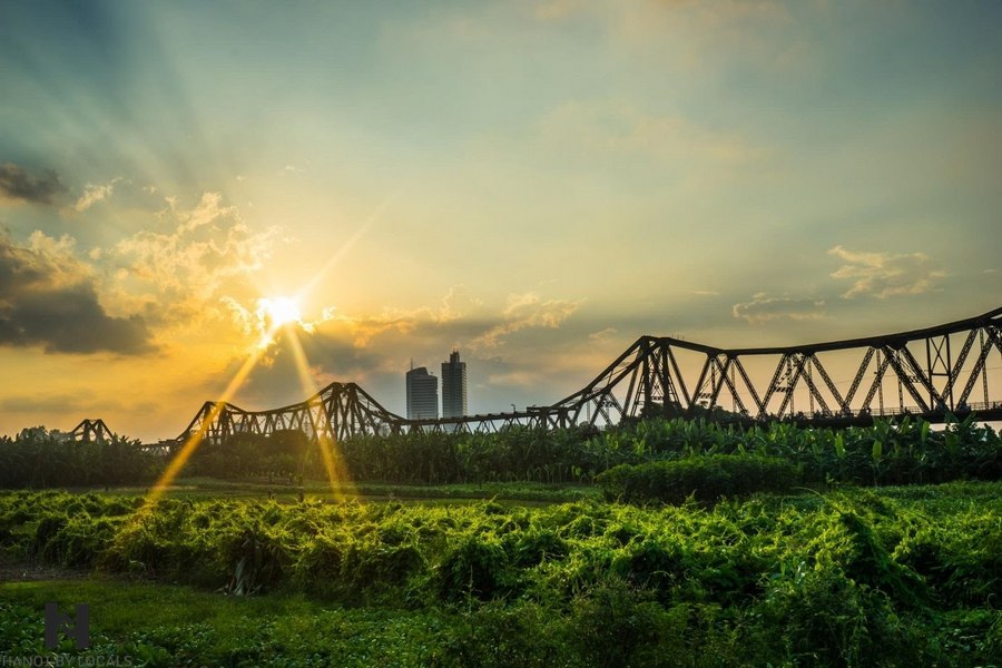 Morning in Long Bien bridge