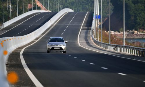 [Private car] transfer Van Don Airport to Halong city