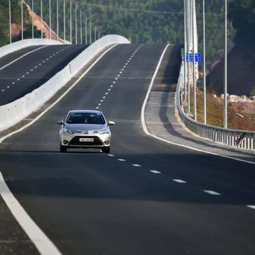 [Private car] transfer Van Don Airport to Halong city