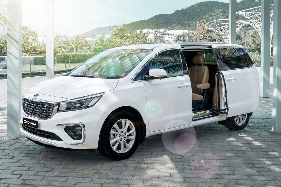 Private car transfer Cat Bi Airport (Hai Phong) to Ha Long 6 Private car transfer from Hanoi to Halong Bay