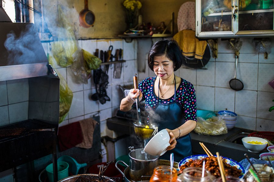 Hanoi street food tour by locals