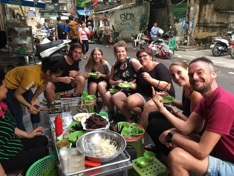 How to choose the best Hanoi Street Food tour? 22 Hanoi walking street food tour