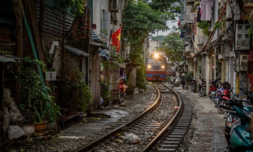 Hanoi train street (Photos & Travel Guide)