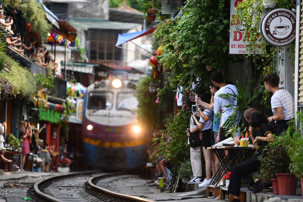 travel with locals hanoi