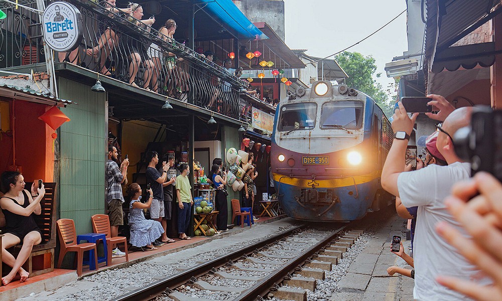 travel with locals hanoi