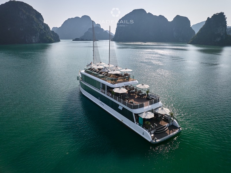 overview of the Lan Ha Bay luxury day cruise