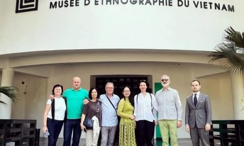 Hanoi city tour FULL DAY for small group (limousine transfer)