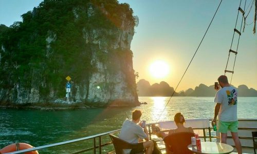 4 HOUR HALONG BAY DAY CRUISE FROM HANOI