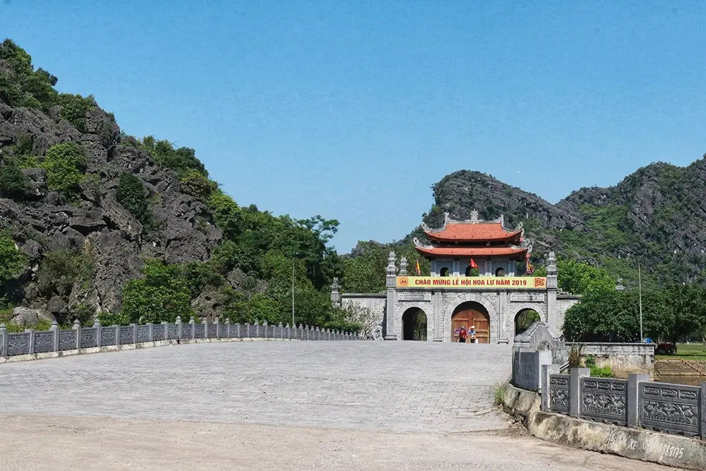 Hoa Lu Ninh Binh – Photos and Travel guides 12 Hoa Lu Ninh Binh - Gate