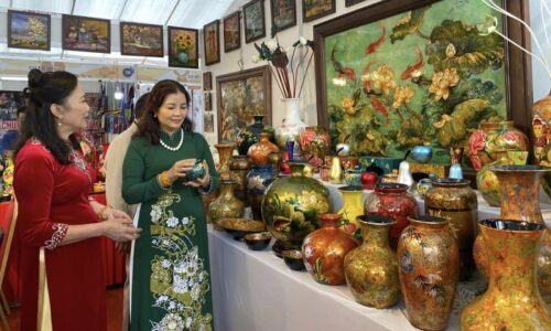 Full Day Tour: Incense Village, Hat-Making & Lacquer Art