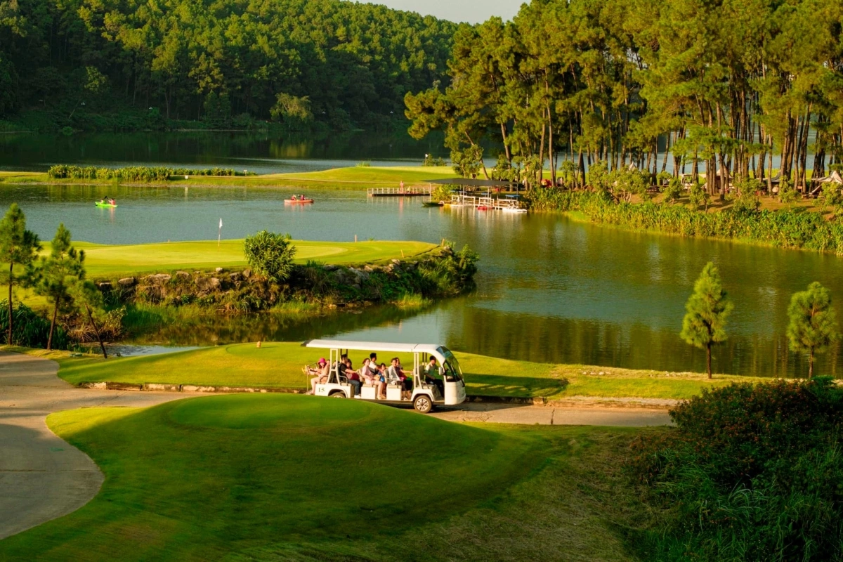 TOP 10+ Must-Visit Tourist Attractions in Ninh Binh 26 Hồ Đồng Chương: A Tranquil Space