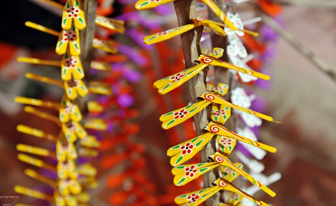 Discovering Traditional Cultural Villages Near Hanoi 26 Thach Xa Bamboo Dragonfly-Making Village