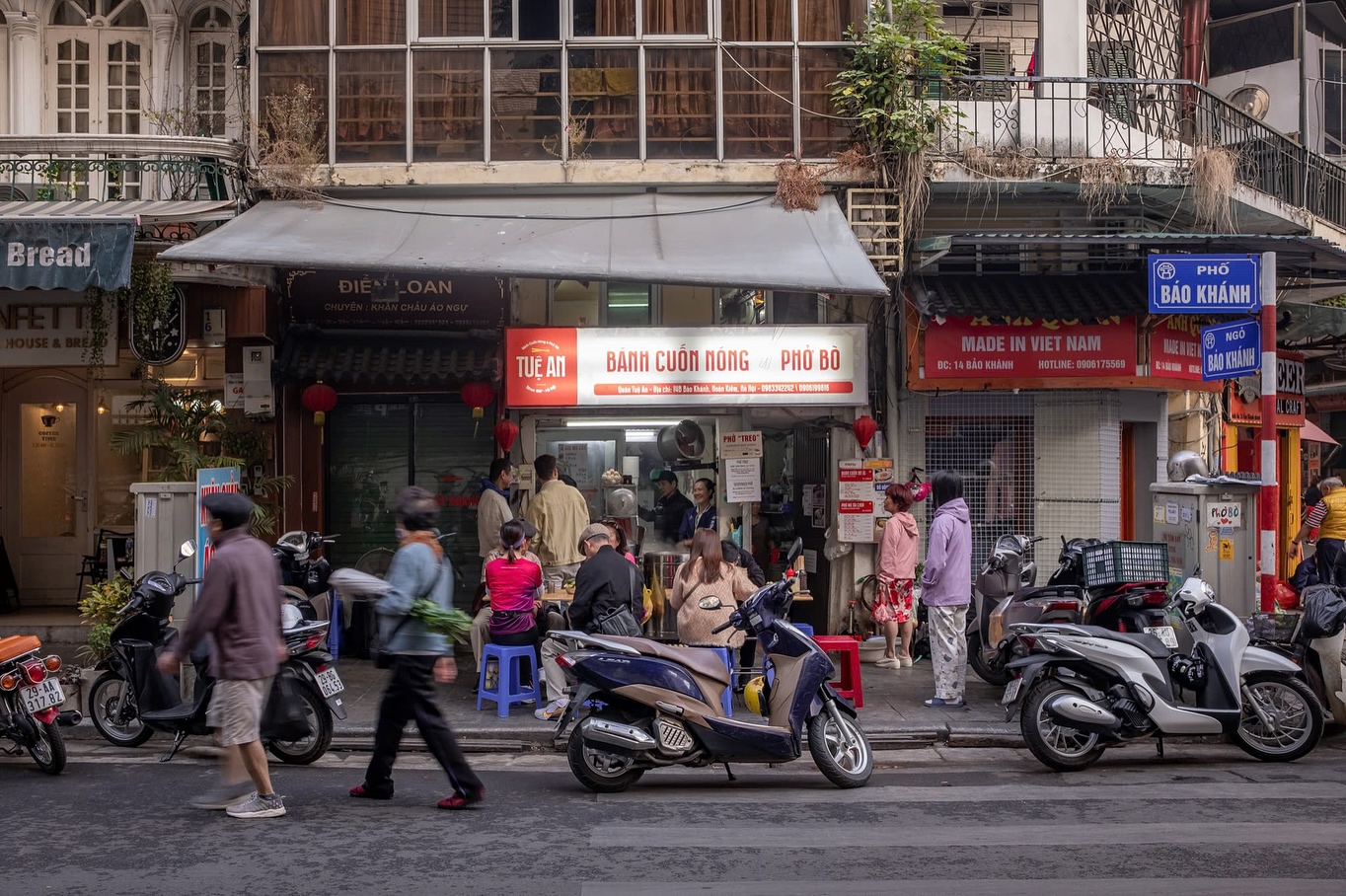 Discover Best “Bánh Cuốn” in Hanoi Old Quarter 23 Bánh Cuốn Tuệ An