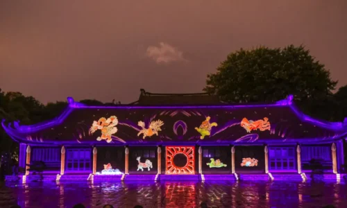 Night Tour of the Temple of Literature – The Essence of Confucian Learning Through 3D Mapping Technology