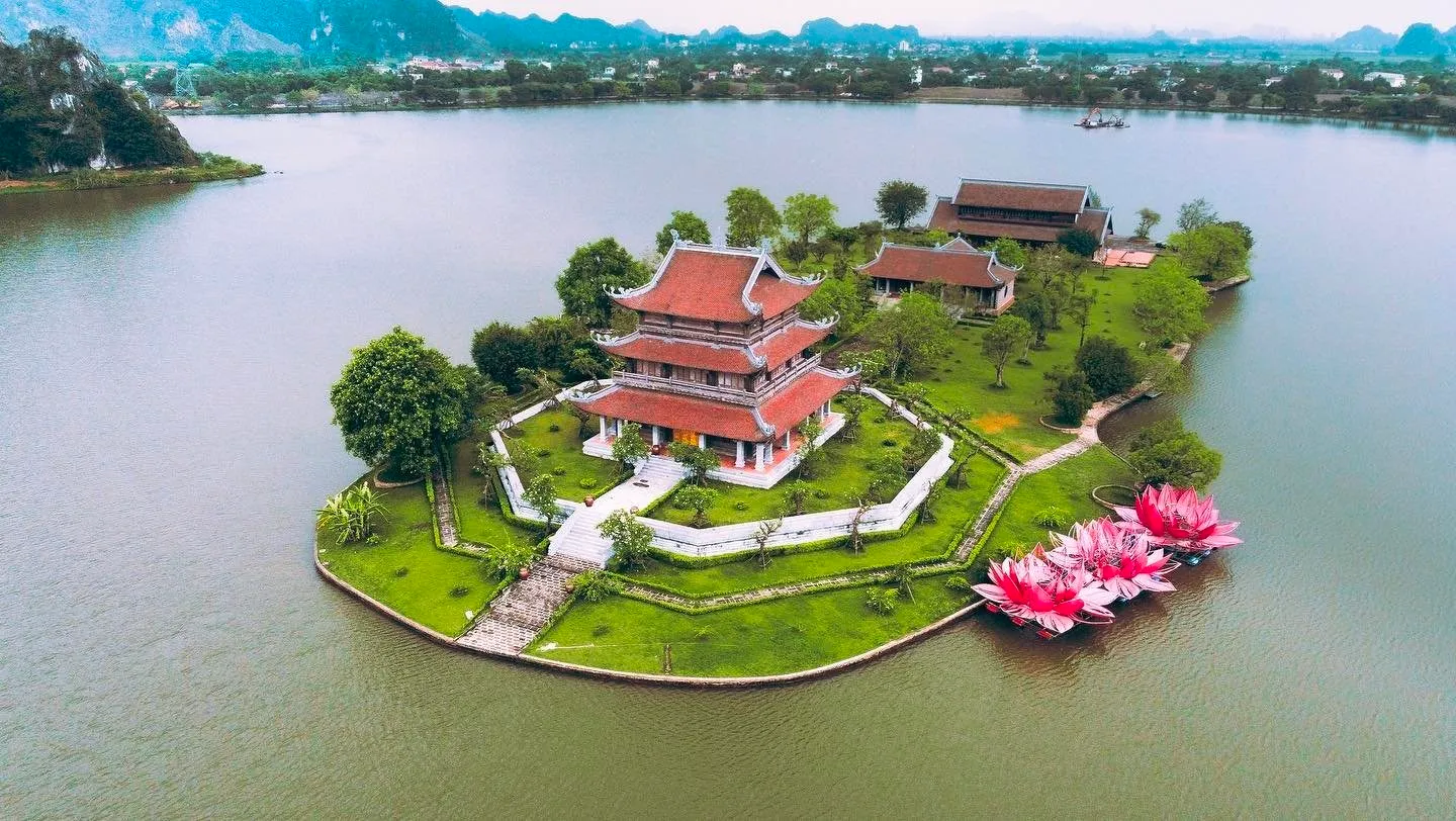 TOP 10 Beautiful Pagodas in Ninh Binh 17 Vang Pagoda