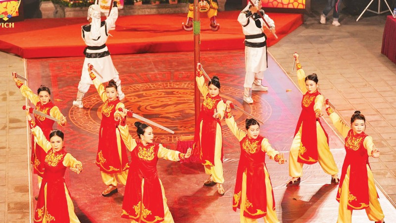 Discover the "Bell of Trấn Vũ" Night Tour - A Journey Back to Cultural Heritage 10 A Lively Cultural Experience