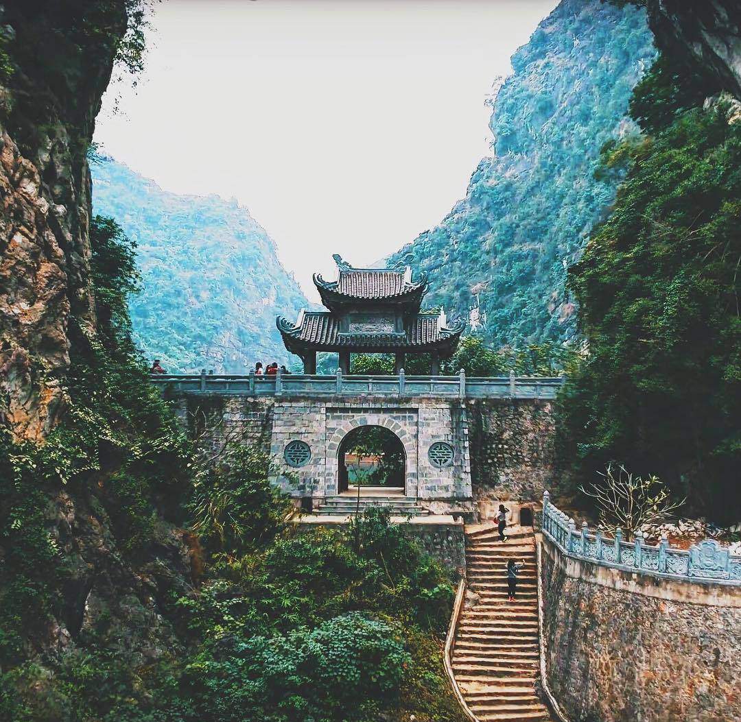 TOP 10 Beautiful Pagodas in Ninh Binh 18 Am tien Pagoda and Cave