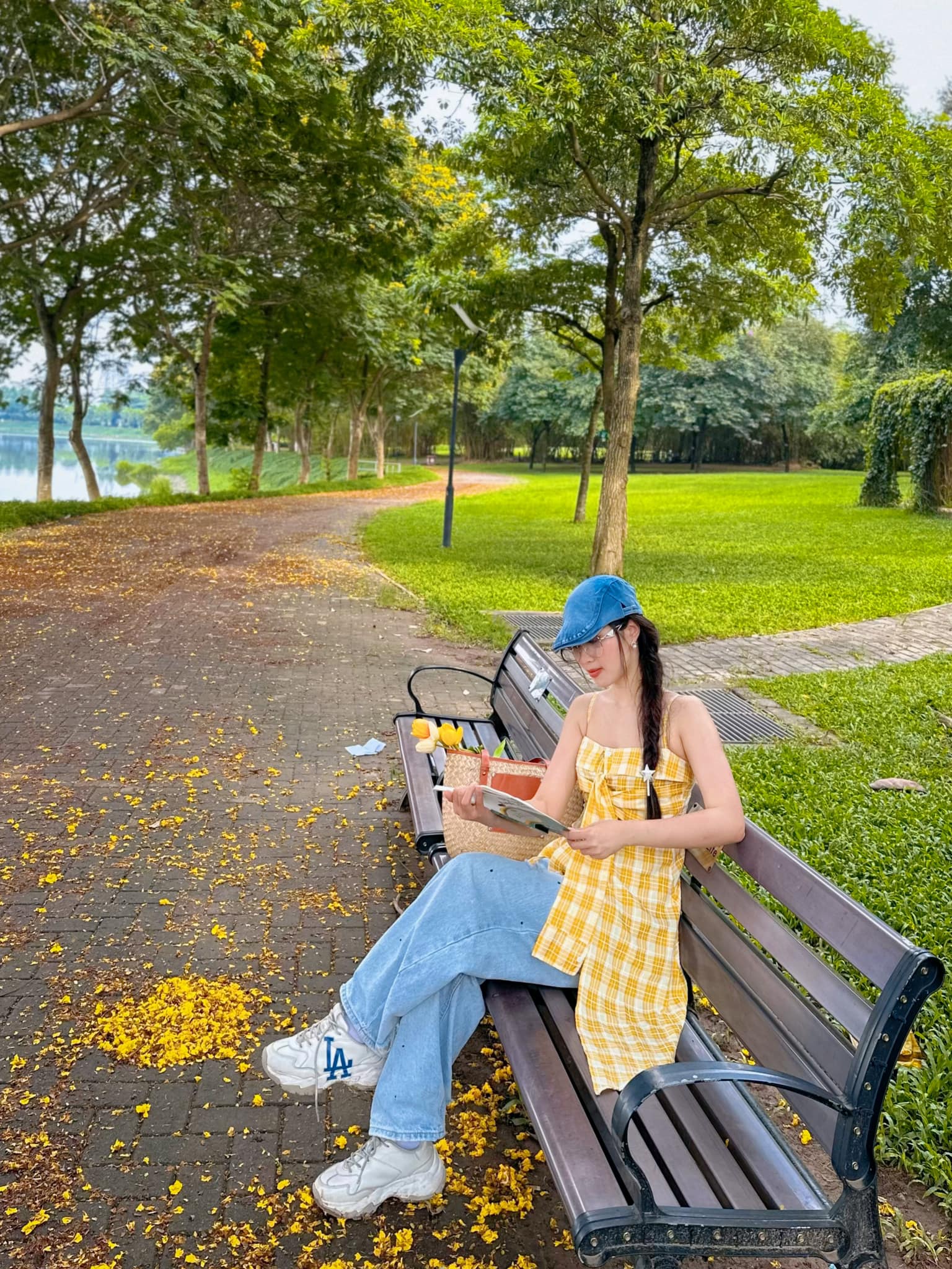 Yên Sở Park - The Largest Park in Hanoi 16 Golden Shower Tree Season