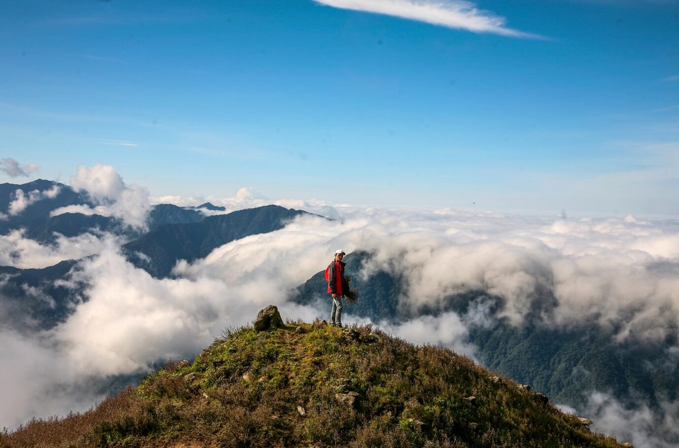 Top 7 BEST Cloud Hunting Places in Northern Vietnam 13 What makes Tà Chì Nhù irresistible is its untouched beauty and ethereal cloud formations