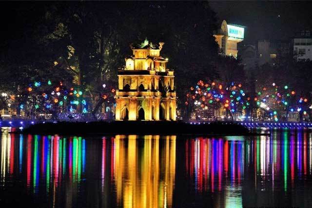 Mid-Autumn Festival in Hanoi 2025: Must-Visit Attractions 18 Hoan Kiem Walking Street